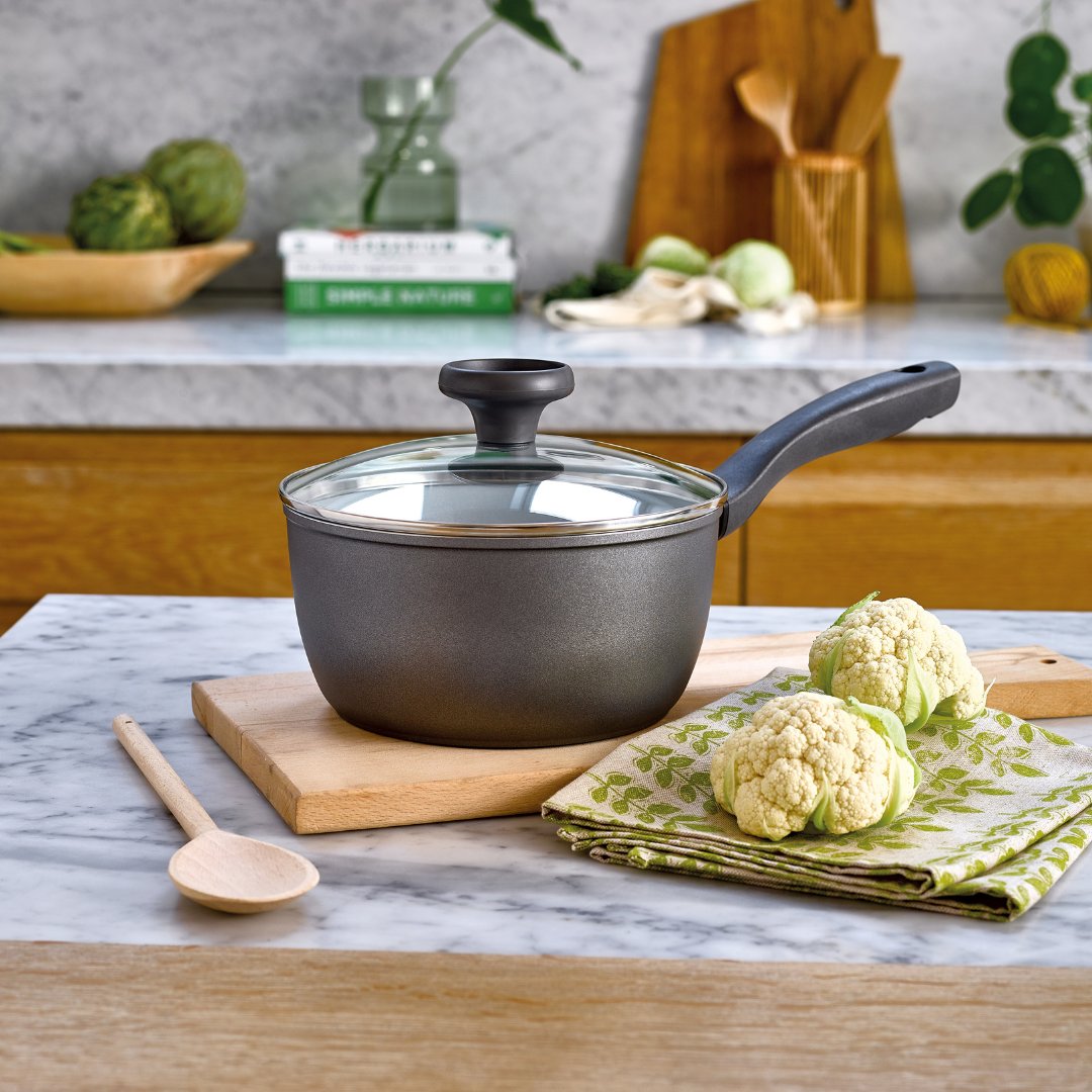 The Earth pan is the perfect addition to any kitchen… and is made using 88% less C02 emissions, and made from 100% recycled materials and 100% recyclable materials. ♻️