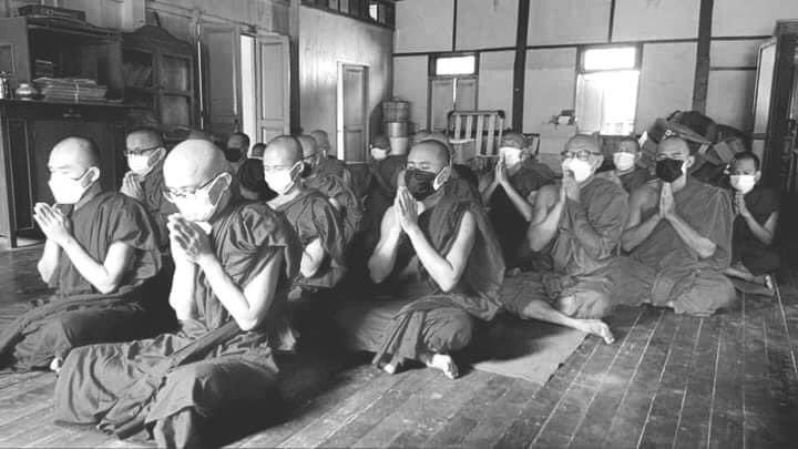 Monks from Mandalay Sangha Union continued their prayer strike for the safety of people who fighting against Military Dictatorship.

LEGALIZATION OF NUG
#Oct6Coup
#WhatsHappeningInMyanmar
