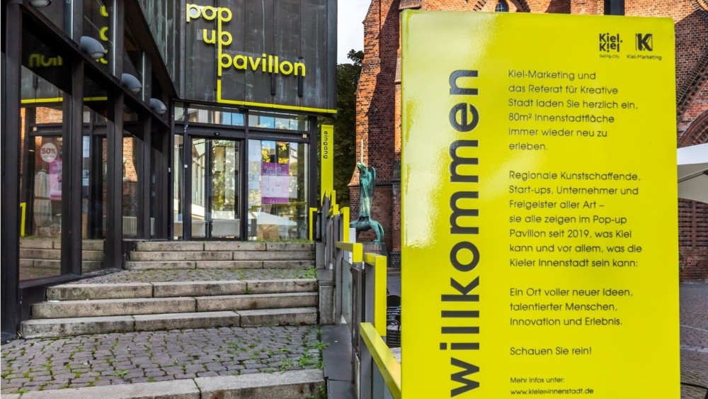 KielSailingCity's tweet photo. Gute Nachrichten für Kultur- und Kreativschaffende: der #PopupPavillon in der Altstadt @stadt_kiel @Kiel_Innenstadt geht in Verlängerung! Ab sofort könnt ihr eure Bewerbungen für 2022 einreichen! Mehr findet ihr hier:  https://t.co/U01TJsqX4d https://t.co/rEjrAmWZWw