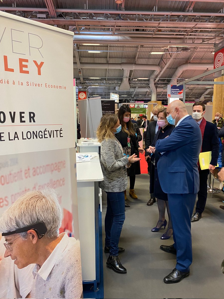 SilverValley_'s tweet photo. Visite de @pietraszewski_l et @VeroLevieux sur le #SilverLab. 
Heureux d'avoir pu leur présenter @SilverValley_ et les entreprises qui nous accompagnent aujourd'hui sur  le @Salon_seniors @AlloLouis_fr @MamieFoodie @SaparmanSport @entoureo #goToIot @Hydratis1 https://t.co/d1A5R3vJuv