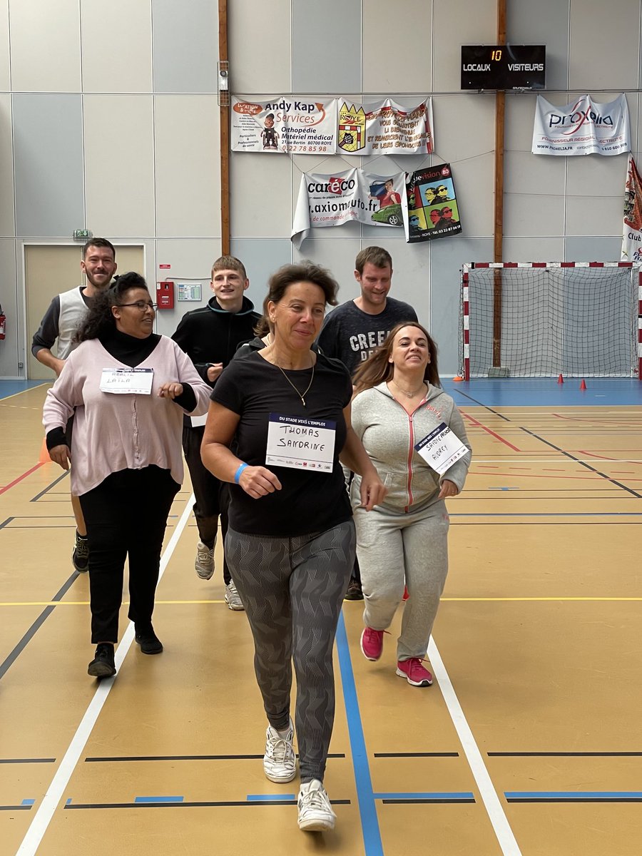 cdelhorbe's tweet photo. Pôle emploi mobilisé sur le #dustadeversl’emploi à Roye,quand les valeurs du sport permettent aux entreprises de recruter💪 60 candidats participent à un recrutement pour le moins original.
👏aux équipes organisatrices ⁦@LamblinPhilippe⁩ ⁦@FredericDanel⁩ https://t.co/zDpITnxrou