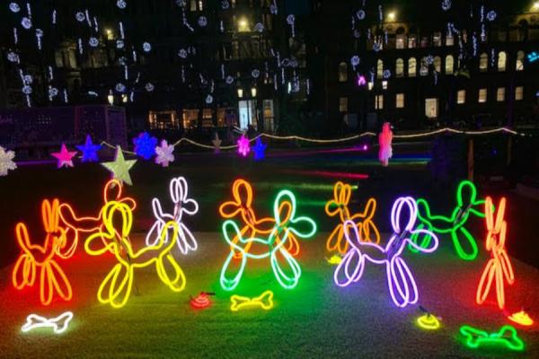 Our @LightNightLeeds list of things to see so far includes ghostly whales, neon pups, floating planets, giant flowers, robot snails and murmurations. 🐋🔦🌍🌻💡🪶 🤖🐌Lots more to add to the list here too >>>
leedsinspired.co.uk/collection/lig…