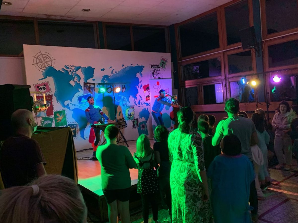 MFGrandEst's tweet photo. 🎷 Hier soir, le concert des "Ptits C.U.L.S" à la Maison d'enfants #Clairjoie de #BouxièresAuxDames fut très festif !
Il était proposé dans le cadre de la 16e édition du festival #JazzDeCœur organisé par @MFGrandEst & @njpfestival
Prochains concerts ➡️ https://t.co/MtZPRBfyib https://t.co/iVrMuNYnQz