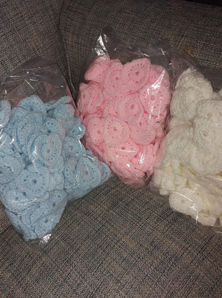 NottshireSands's tweet photo. There's still time to request your pairs of hearts in time for Baby Loss Awareness Week. Please send us a DM with your name, address and which colour hearts you would like. These are being packaged by the Nottinghamshire Sands team this evening so don't delay ❤🤍💙 #BLAW2021 https://t.co/gWHIBYSY6j