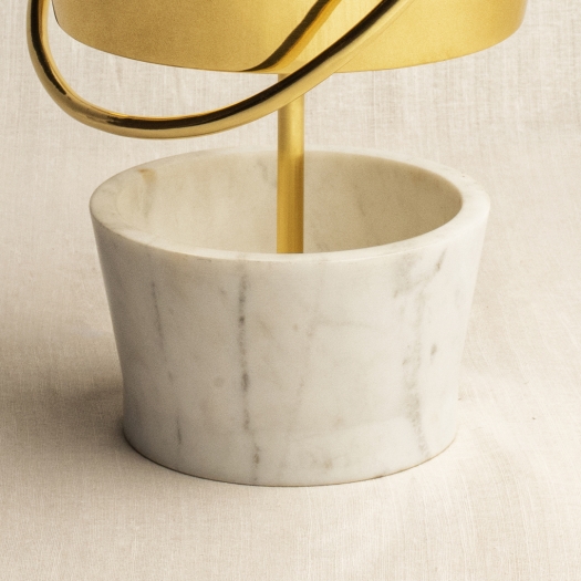 luxuryfacts's tweet photo. The Ikkis Balti Vase is an exemplary reinterpretation of the traditional vase with contrasting brass and marble elements - a perfect addition to your home decor!

https://t.co/CrB3vrQTmb

#luxury #luxuryfacts #luxuryfactsmag #ikkis #indiainspired   #lfshop https://t.co/IViIDeRvYQ