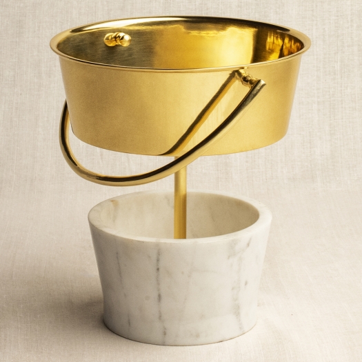 luxuryfacts's tweet photo. The Ikkis Balti Vase is an exemplary reinterpretation of the traditional vase with contrasting brass and marble elements - a perfect addition to your home decor!

https://t.co/CrB3vrQTmb

#luxury #luxuryfacts #luxuryfactsmag #ikkis #indiainspired   #lfshop https://t.co/IViIDeRvYQ