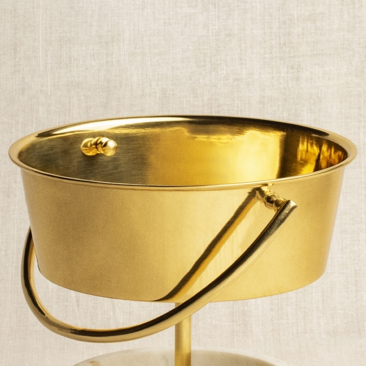 luxuryfacts's tweet photo. The Ikkis Balti Vase is an exemplary reinterpretation of the traditional vase with contrasting brass and marble elements - a perfect addition to your home decor!

https://t.co/CrB3vrQTmb

#luxury #luxuryfacts #luxuryfactsmag #ikkis #indiainspired   #lfshop https://t.co/IViIDeRvYQ