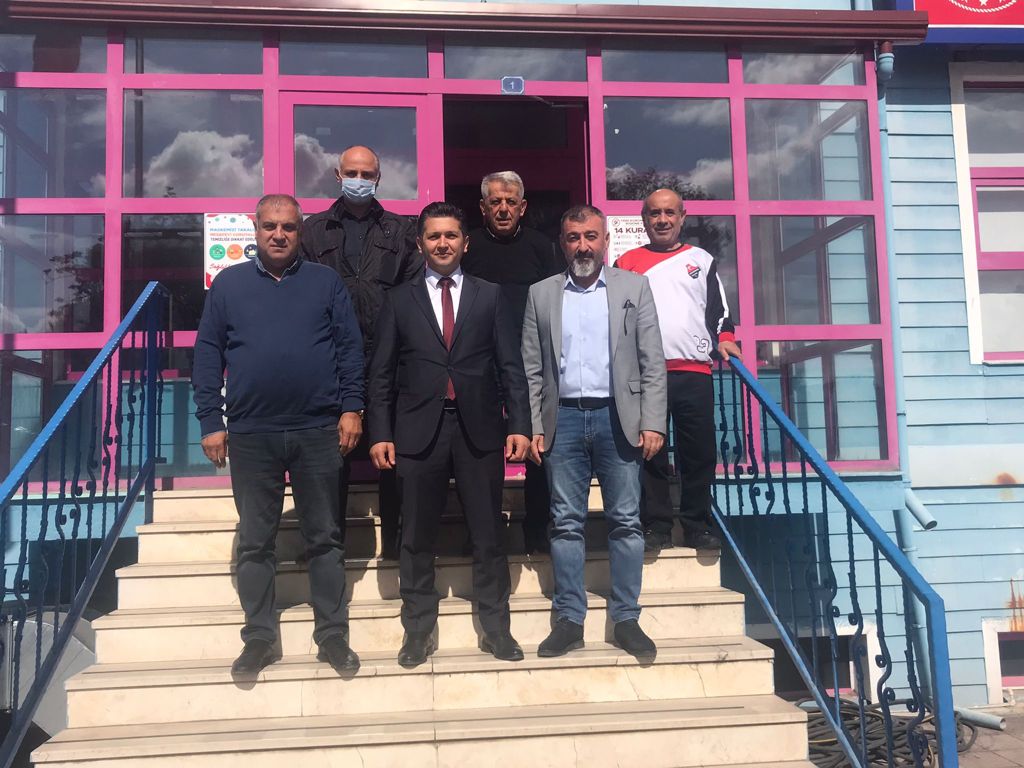 İl Sivil Toplumla İlişkiler Müdürü Sayın Fikret Erdoğan Amatör Spor Haftası münasebetiyle Federasyonumuzu ziyarette bulunmuşlardır.Karşılıklı olarak bilgi alışverişinde bulunduk.Tüm Kulüplerimize başarılar dileğinde bulunan Sayın Müdürümüze ziyaretlerinden dolayı Teşekkür ederiz