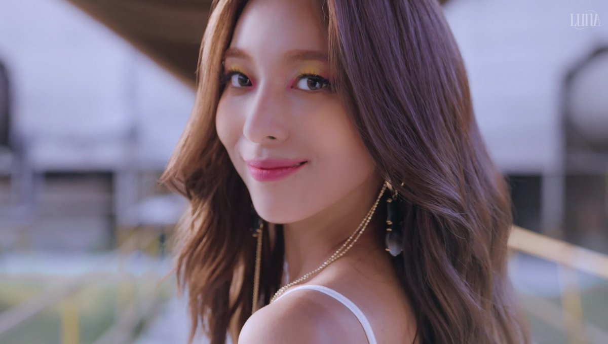 "Be you, be jinja, just do it like Madonna" 💟

[MV] LUNA(루나) _ Madonna 
youtu.be/AFJ8Qg9HqR4 

#LunaIsBack #LUNA_MADONNA 
#LUNA <a href="/official__luna/">루나(LUNA)</a>