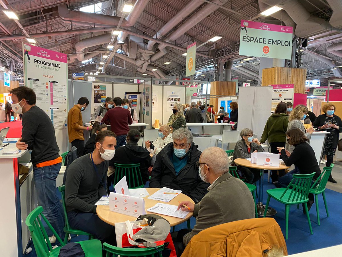 SilverValley_'s tweet photo. 2e session de #conceptcrash sur le @Salon_seniors. On parle de livre de vie @entoureo, de service d'assistance et prévention pour personnes vulnérables #GoToIot, et de solution de réhydratation @Hydratis1 
Échange en live avec les seniors visiteurs du salon ! #partage #experience https://t.co/1bIlKRGDw3