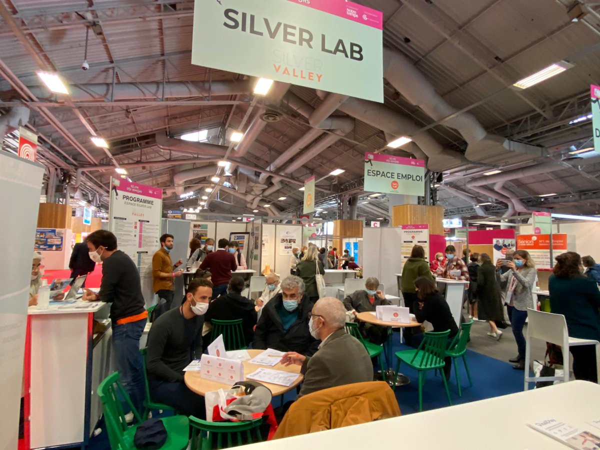 SilverValley_'s tweet photo. 2e session de #conceptcrash sur le @Salon_seniors. On parle de livre de vie @entoureo, de service d'assistance et prévention pour personnes vulnérables #GoToIot, et de solution de réhydratation @Hydratis1 
Échange en live avec les seniors visiteurs du salon ! #partage #experience https://t.co/1bIlKRGDw3