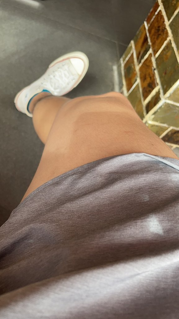 Sun64061750's tweet photo. 这个天气短裤有点遭不住了😷 https://t.co/jqaylhC4G2