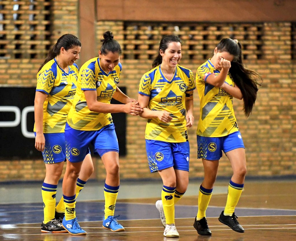 FutsalPrimeraPy's tweet photo. 👠⚽️ Habemus finalistas!!
Se disputaron las semifinales del Torneo de Futsal Femenino 2021.
Sport Guaraní y Sport Colonial definirán el título de campeón, al dejar en camino a Universidad Americana y Carlos A. López respectivamente.
📸 Prensa Futsal APF
#FutsalFIFAFem #FDPPY https://t.co/GVVPq9U1EV