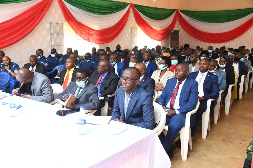 #Burundi Réunion de la "quadrilogie Administration-Sécurité-Défense-Justice" organisée à Mutaho sous les auspices du Chef de l'État SE Evariste #Ndayishimiye pour évaluer la situation sécuritaire au niveau national.