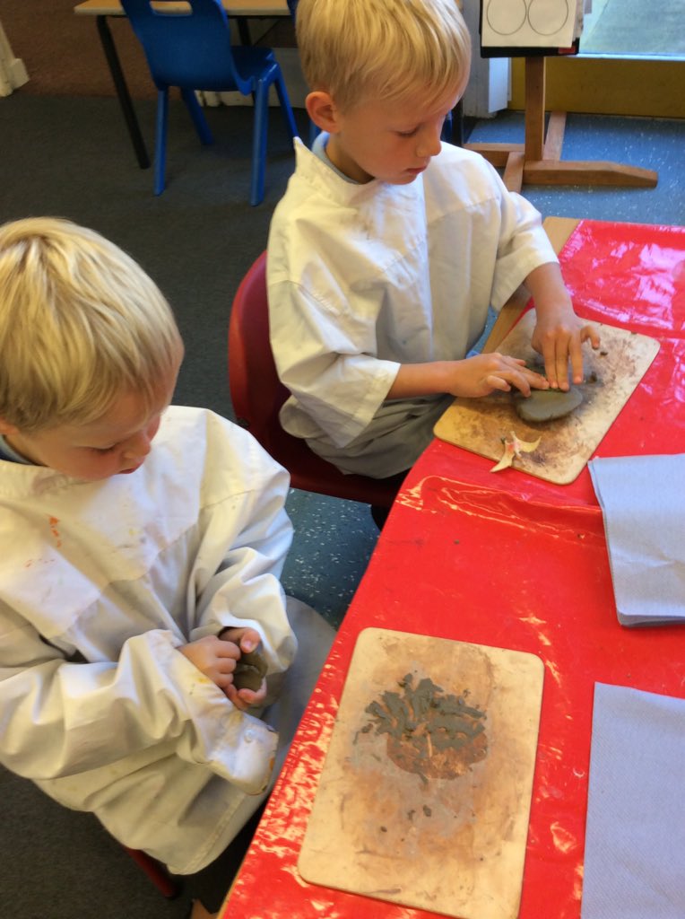 MrsS_WFoss's tweet photo. Printing fossils in clay is so much fun! @wilberfossps #art #science #history #maryanning. https://t.co/QFYqAcDYek