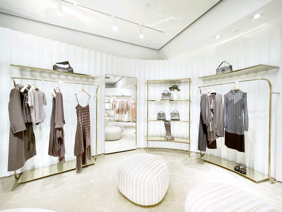 cppluxury's tweet photo. FENDI opens temporary store in Shanghai at Plaza 66 dedicated to the Fall Winter 2021 Collection by Kim Jones
#Fendi #FFendi #FENDIFW21 #Shanghai #Plaza66 #temporary #luxury #luxuryboutique #luxuryfashion #fashion #LVMH @Fendi https://t.co/i9Df6t8u6L