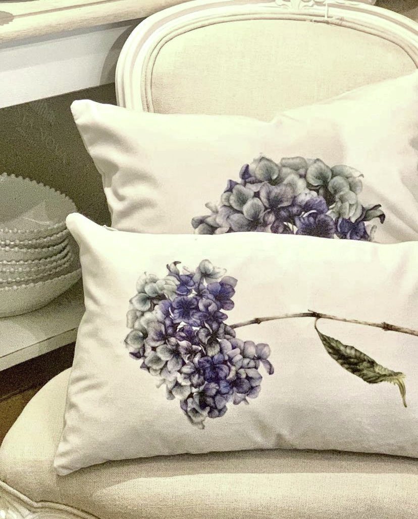 Piecesofnature1's tweet photo. A little bit of my velvet luxury in stock at @ChicettralalaLD, Otford Interiors, Kent. #Kent @OtfordInfo #Sevenoaks #shopsmall #botanicalstyling https://t.co/PVNpXwCIR1