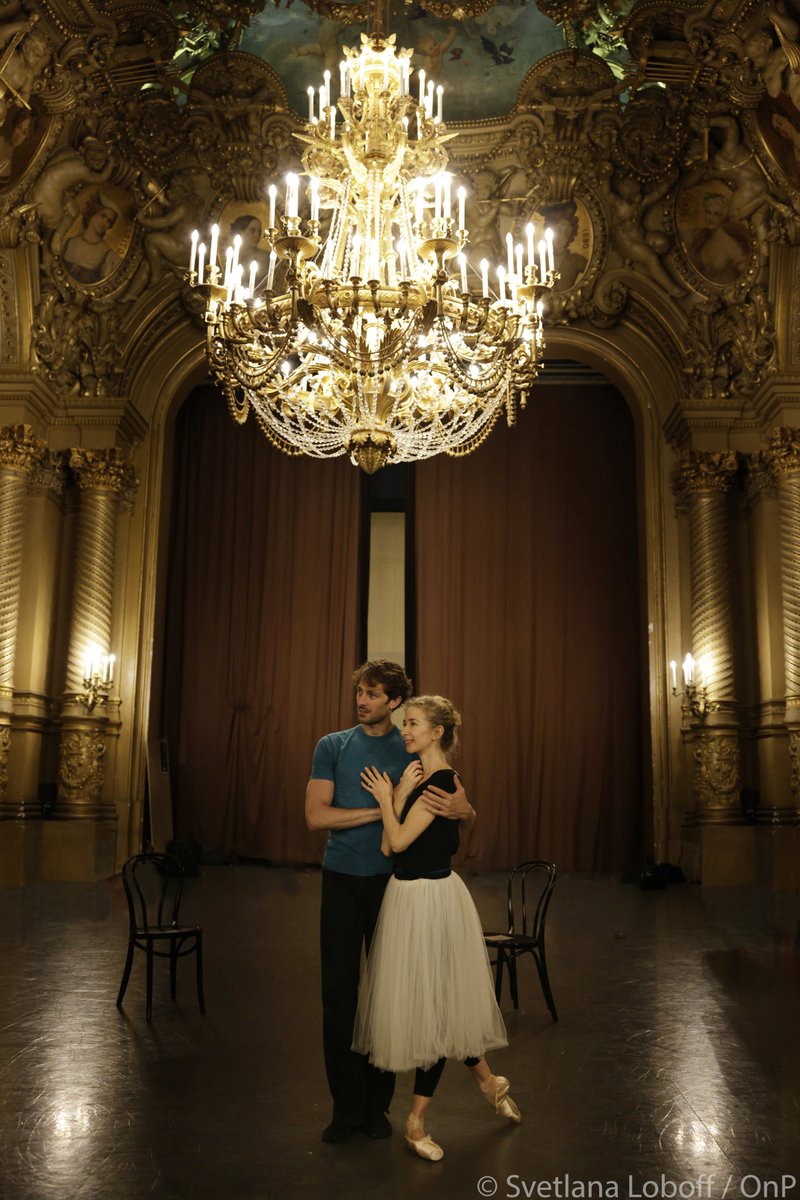 BalletOParis's tweet photo. #LeRougeEtLeNoir
Répétition du ballet de Pierre Lacotte avec les Étoiles Mathieu Ganio, @AmandineAlbiss1 et Myriam Ould-Braham. Première le 16 octobre : https://t.co/Yu5N8tRCGC https://t.co/5osY4VNAMG
