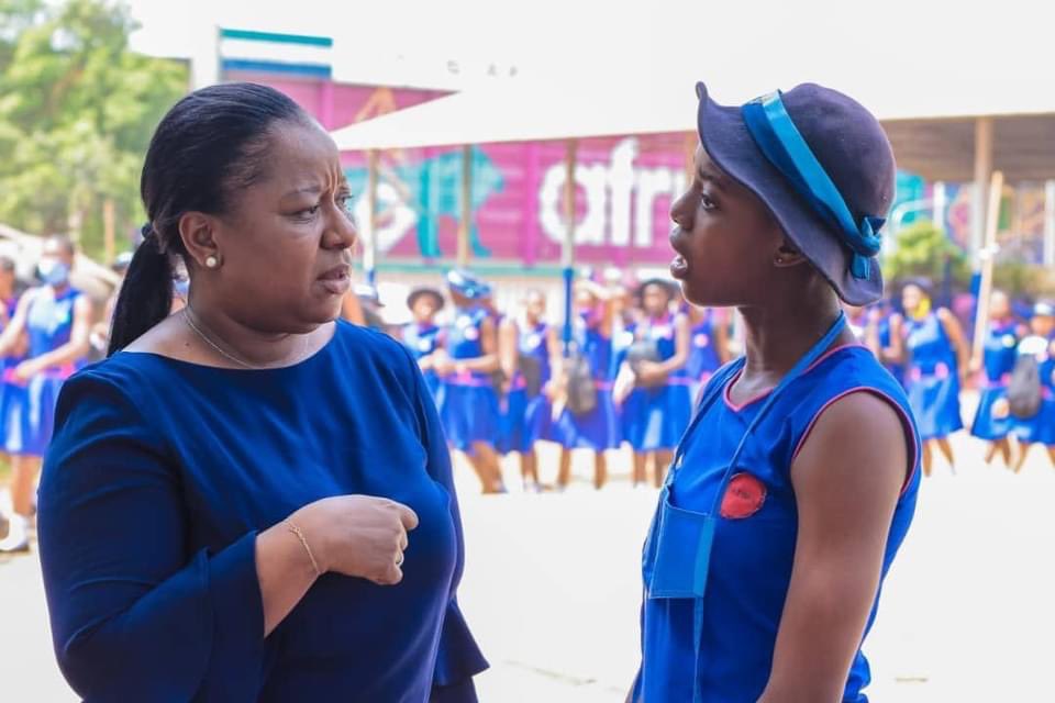 asmaakjames's tweet photo. Reality demands that we become honest with our girls.
Straight talk can be talking about everything especially social matters.
#wcw
#AJFoundation @GirlsPlussl @PlanSierraLeone @UNFPASierraleon @dsengeh https://t.co/CW8LvbnBMh