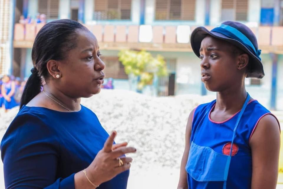 asmaakjames's tweet photo. Reality demands that we become honest with our girls.
Straight talk can be talking about everything especially social matters.
#wcw
#AJFoundation @GirlsPlussl @PlanSierraLeone @UNFPASierraleon @dsengeh https://t.co/CW8LvbnBMh