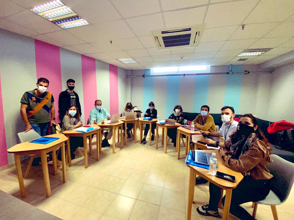 Continuamos trabajando 💪🏽 con el resto de socios y socias 👥 del proyecto, compartiendo 👨🏻‍💻👩🏽‍💻 los recursos elaborados y la difusión de los mismos. 🇮🇹 🇸🇪 🇬🇷 🇪🇸 🇵🇹 <a href="/sepiegob/">SEPIE</a> <a href="/EUErasmusPlus/">Erasmus+</a> <a href="/cmelladoalvarez/">Carmen Mellado</a>