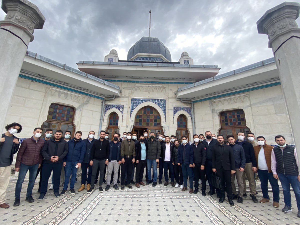 Kendi evinde suçlu durumuna düşürmeye çalışmalarının arkasında kendilerine ait başka hatalarını gizlemeye çalışmak, üstünü kapatmak arayışında olduğu aşikar olan İBB yönetimi, yine eline yüzüne bulaştırmış bu sefer algı oyunlarının stratejisini tam kuramamıştır.