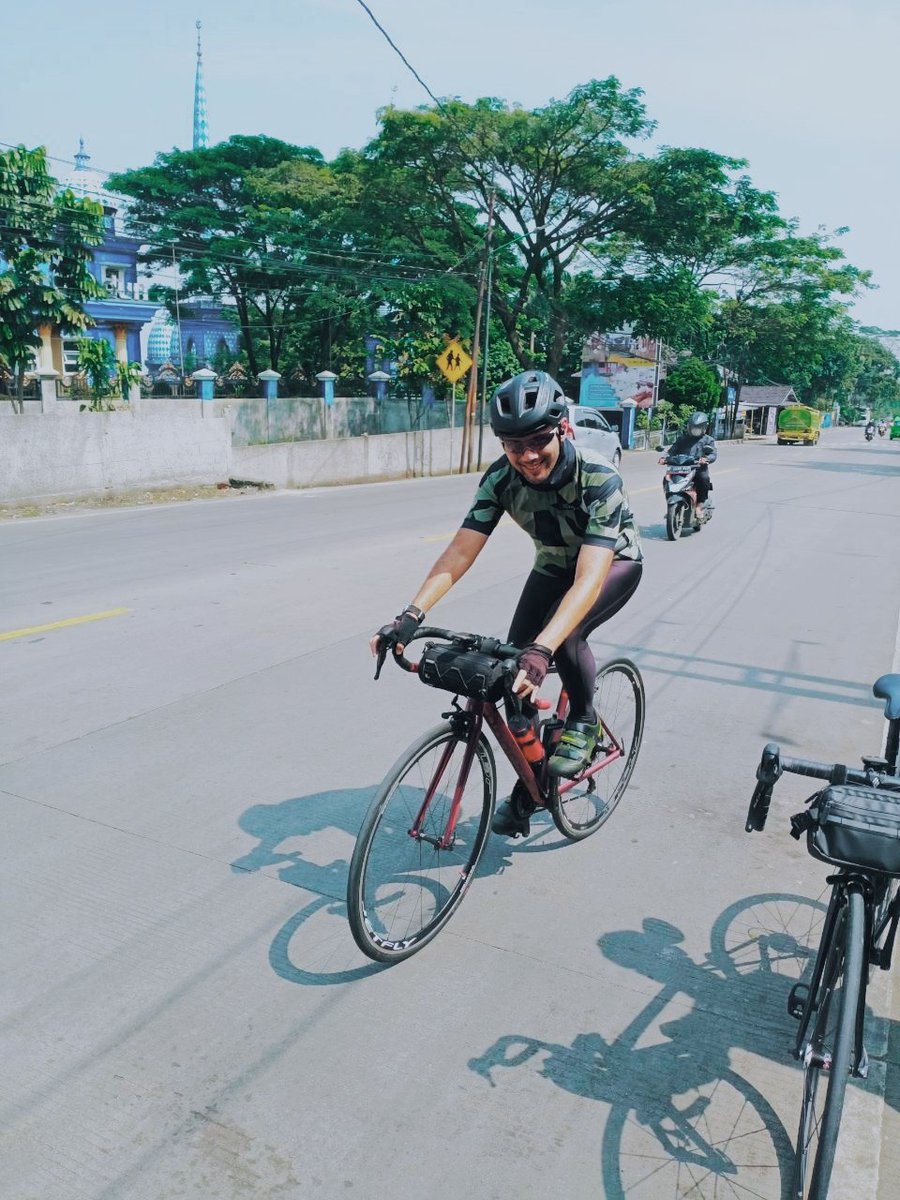 medimochdie's tweet photo. Road to kopi daong bogor

#bogor
#kopidaong
#gowes https://t.co/UiLT3gyToq