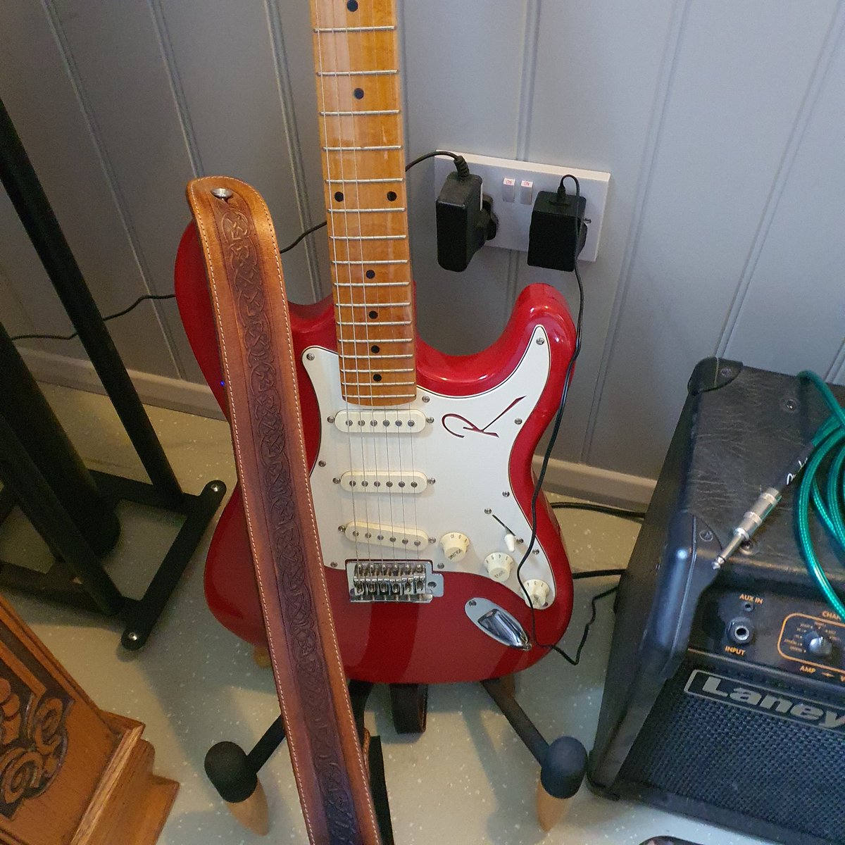 norfokgin's tweet photo. Midweek, we don't have the hump. We are as usual making gin and listening to music,  Cream, sultry looking dudes. Is this one for you Myk? @mjhptcott . Because Norfolk Gin is the Original,  the one with music in. #humpdaytreat #ginmakers #norfolkgin #BuyLocalNorfolk https://t.co/TwUJKQ3rfx