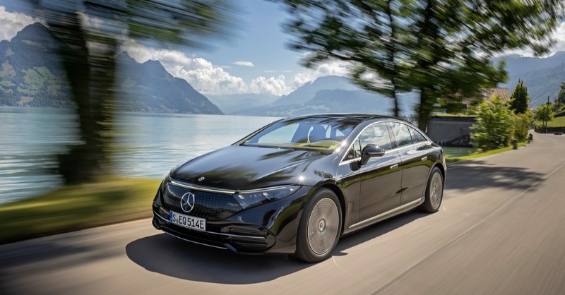 MercedesBenz's tweet photo. #MercedesBenz Cars sold 1,617,508 passenger cars in Q1-Q3, with deliveries of plug-in-hybrids &amp; all-electric cars rising by 143%. #MercedesBenzVans sold 243,678 units, which includes a 278% rise in commercial electric van deliveries.

More here: https://t.co/MEvpZsWQe4 #MBsales
