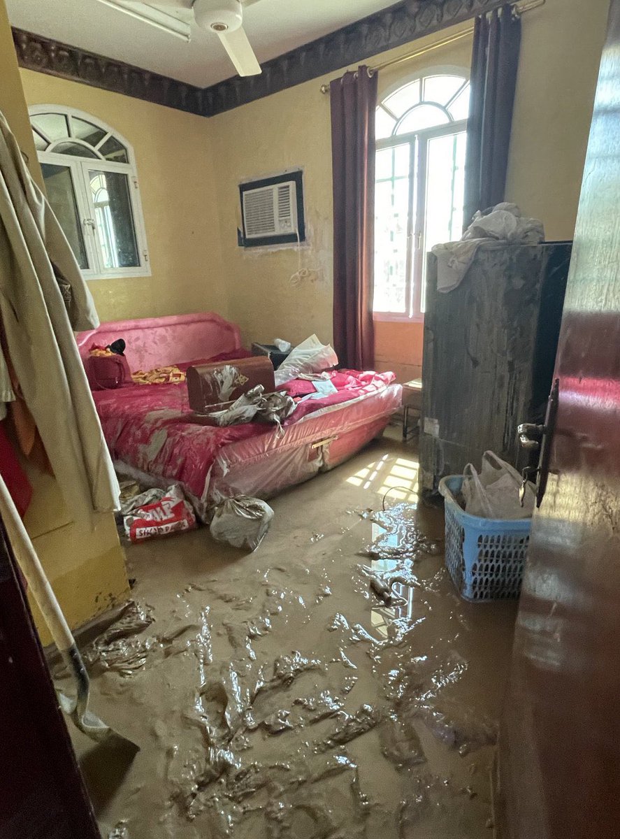 miiia96's tweet photo. سكان صحم تعرضوا لعاصفة عنيفة جدًا خلال شهر مايو دمرت الكثير من الممتلكات ورغم ذلك تم تهمشيها تمامًا من الإعلام والمساعدات .. حاول�� التشافي بمفردها واصلاح الأضرار خلال الشهور القليلة الماضية إلا أن الإعصار أعادهم لنقطة الصفر .. كونوا لهم والتفتوا لوضعهم الصعب #صحم_تستغيث https://t.co/cAuFFTjhtn