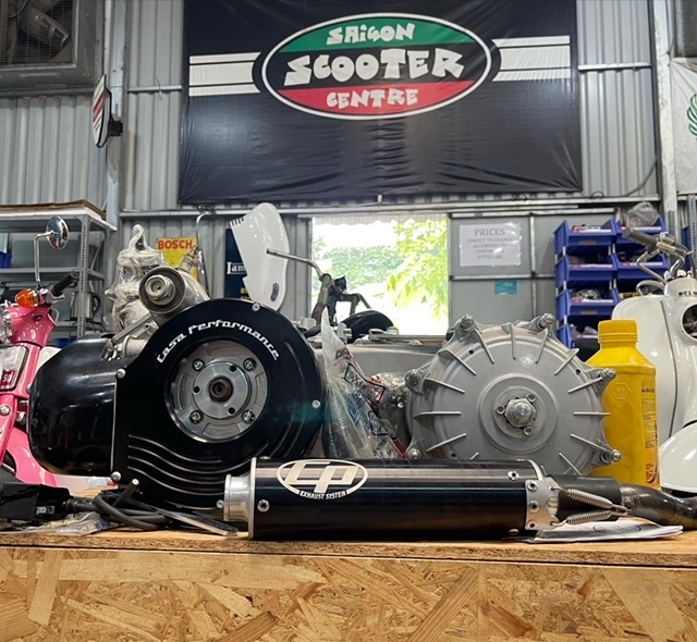 SSCvietnam's tweet photo. Christmas comes early! Some what delayed but finally time to unpack the RLC Lambretta SSR265cc Scuderia motor and have some Saigon fun #RLC #SSC #SSR265 #TheRocket #47hp #Scuderia #Lambretta https://t.co/mZht4qUSYi