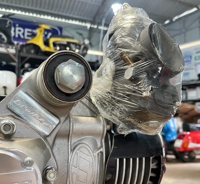 SSCvietnam's tweet photo. Christmas comes early! Some what delayed but finally time to unpack the RLC Lambretta SSR265cc Scuderia motor and have some Saigon fun #RLC #SSC #SSR265 #TheRocket #47hp #Scuderia #Lambretta https://t.co/mZht4qUSYi