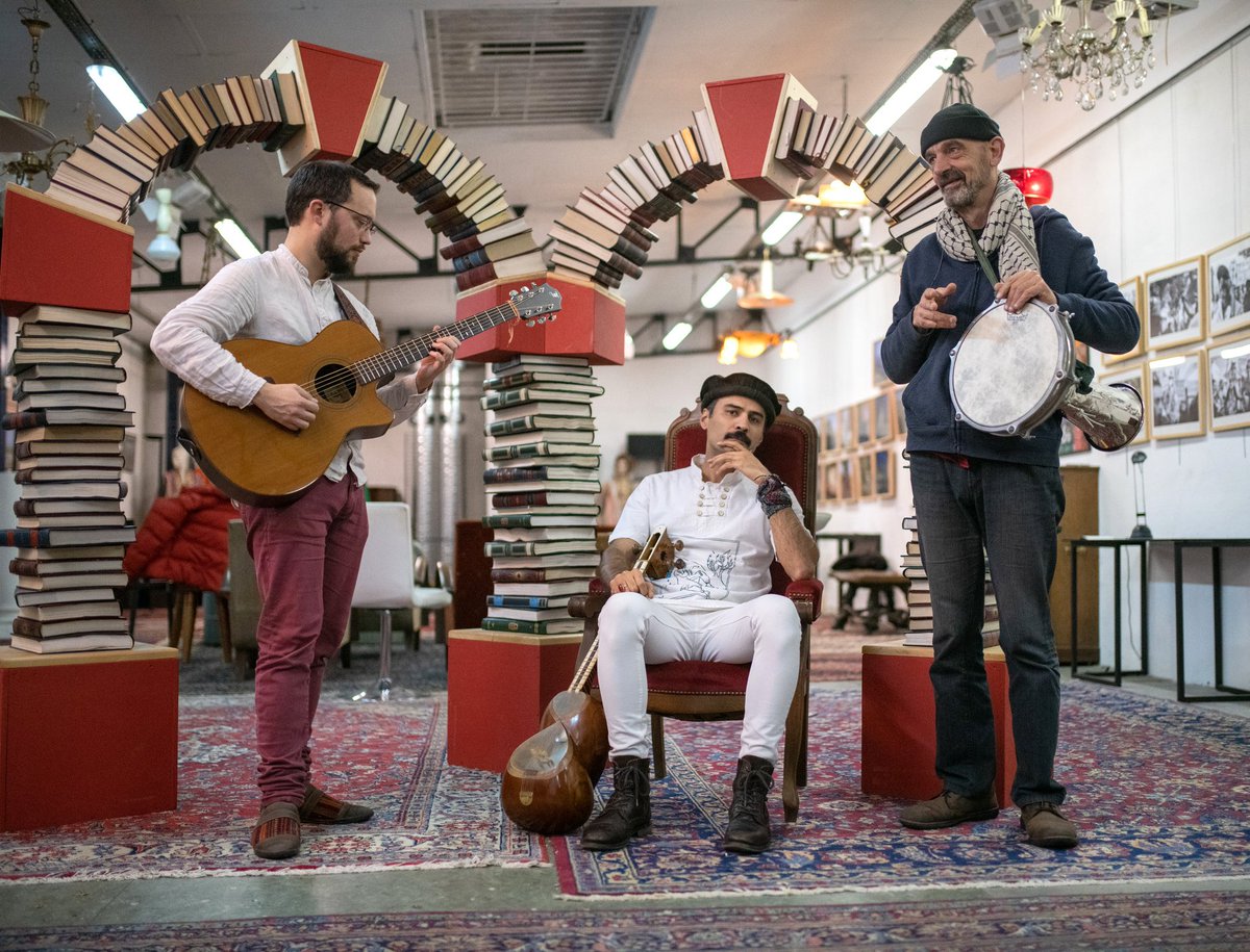 bib2strasbourg's tweet photo. #Concert et dépaysement avec le groupe #Espersan samedi 9 #Octobre à 15 h #Médiathèque #OlympedeGouges
Né en 2016 à #Strasbourg, le trio voyage entre la #France et l'#Iran. Textes #persans et français, #Rythmes et #émotions. Entrée libre ds la limite des places disponibles https://t.co/A1qi9ps51i