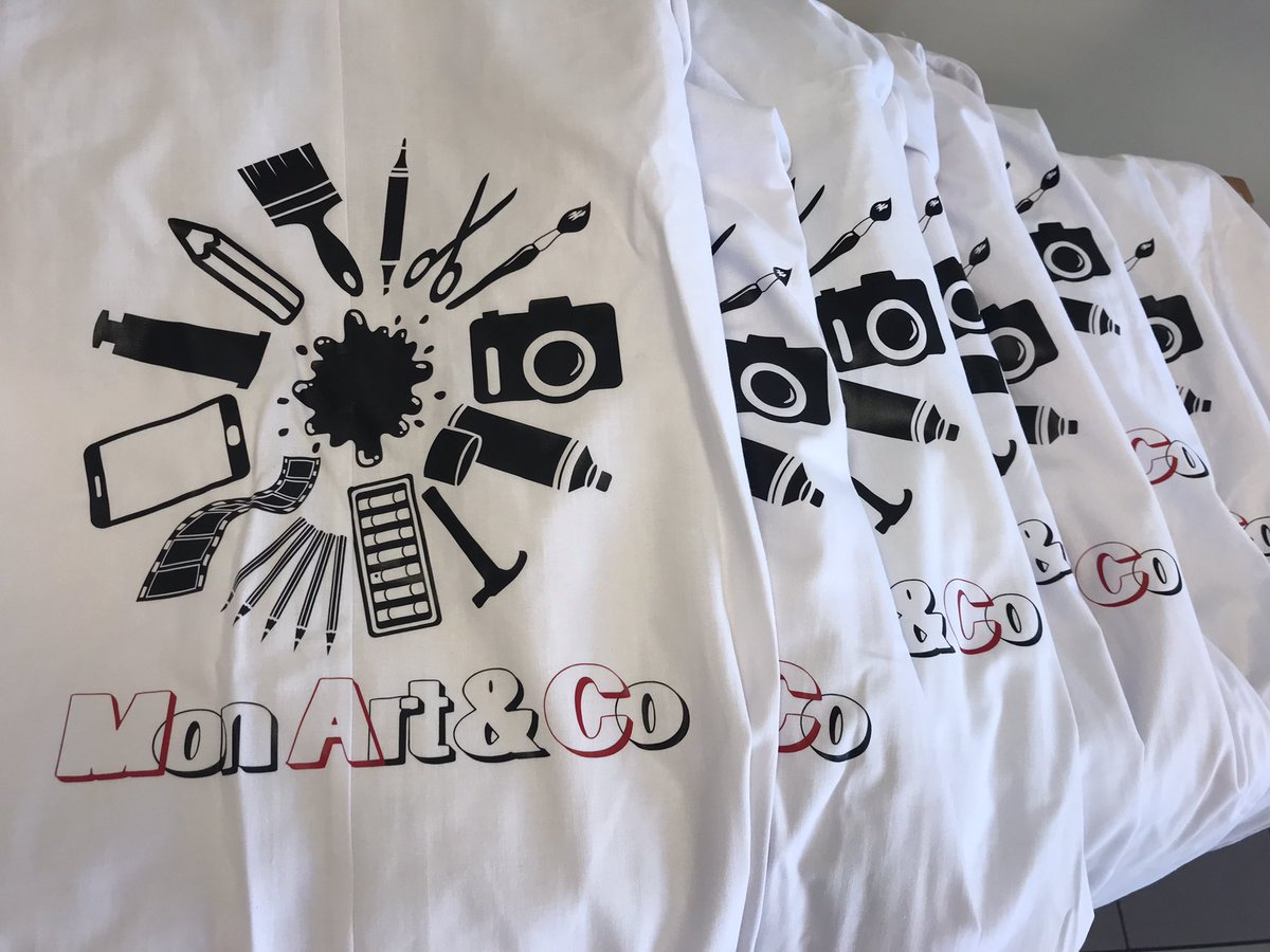 JGCniceart's tweet photo. Personnaliser les blouses d’atelier « Mon Art &amp; Co » des élèves pour l’acrylique et les grands formats avec le logo spécifique #ArtsPlastiques du lycée Albert 1er MONArt&amp;CO. Stimuler une dynamique et un meilleur rayonnement.#EAC @AcademieNice @JR_Arts_06 @CroisonnierH @GvtMonaco https://t.co/c5MXAU7qRF