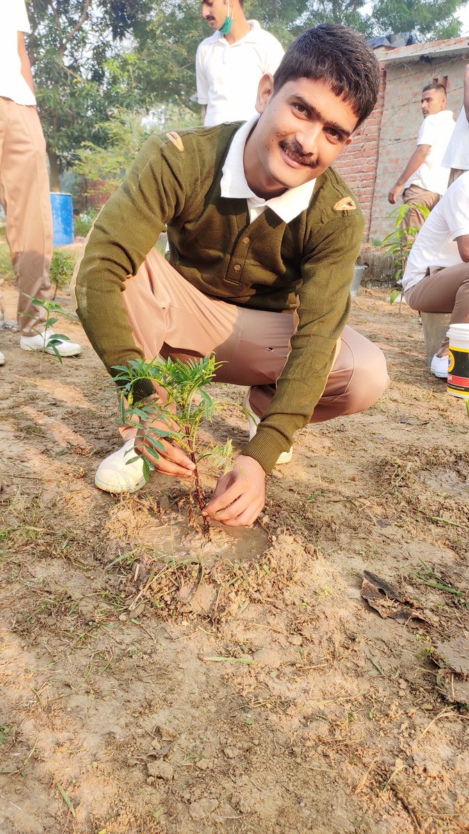 sephoy_ravi's tweet photo. #flashback @1yearago
Training started at reserve police line balrampur to become a #desh_ka_sephoy
#6oct2020
#memoeies https://t.co/4eawiLQq1G