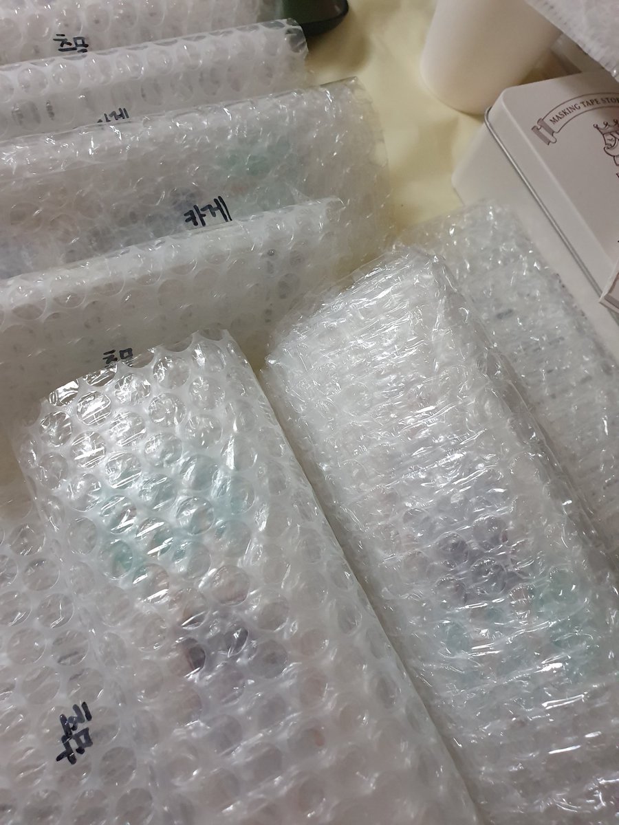 KI__TA__09's tweet photo. 이렇게 포장해두었는데 한겹 더 할까요? https://t.co/5Lm8EgZQBD