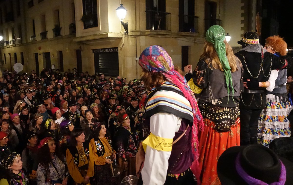 Ayto_SS's tweet photo. 🗣️ Se celebrarán en la ciudad Santo Tomás, Olentzero y Mari Domingi, la cabalgata de Reyes, Tamborrada, Caldereros, Iñudes y Artzainas y el Carnaval
❗ Pronto más información en https://t.co/Yokf8hIqmf
#Donostia #SanSebastian https://t.co/QQKYNIMekm