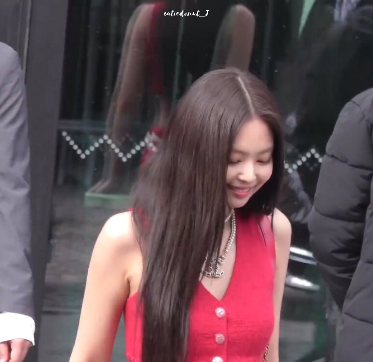 cutiedonut_JENNIE tweet media