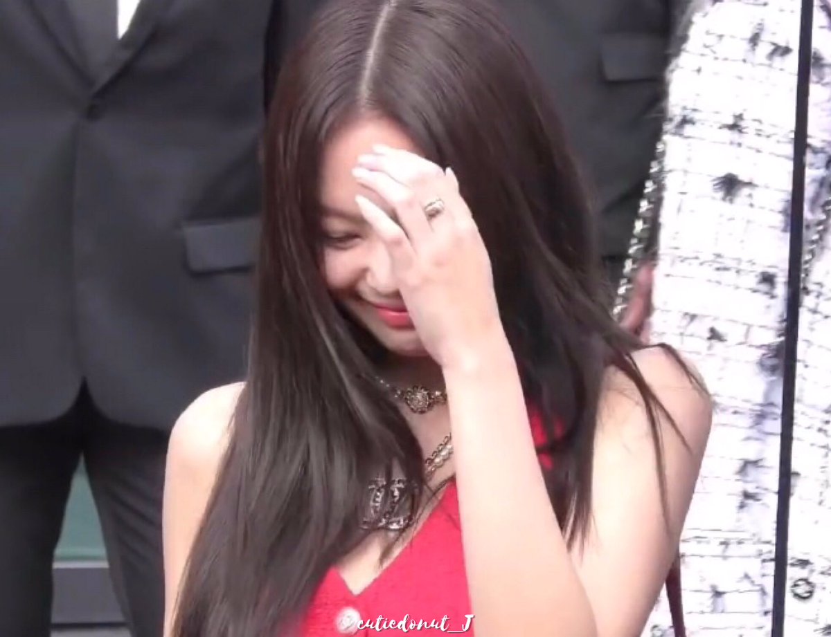 cutiedonut_JENNIE tweet media
