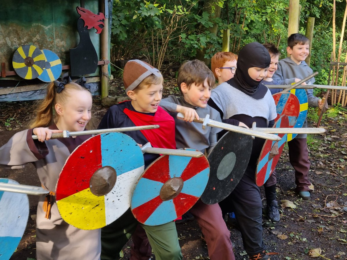 StBellarmine's tweet photo. Weapons training has begun #lovinghistory with the forming of a shield wall.
#y4srb https://t.co/sgKulJAQjh