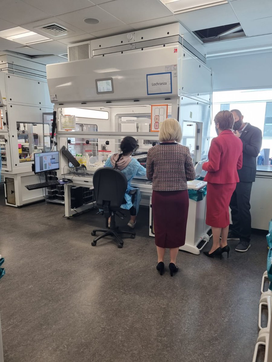 NicolaSturgeon's tweet photo. Delighted to visit the Glasgow Lighthouse Lab today to say a heartfelt thank you to the team for their incredible contribution to Scotland’s Covid response. Hard to overstate how vital their testing work, combined with that of our NHS, has been in helping us through. @UofGlasgow https://t.co/dUZhkBFszb