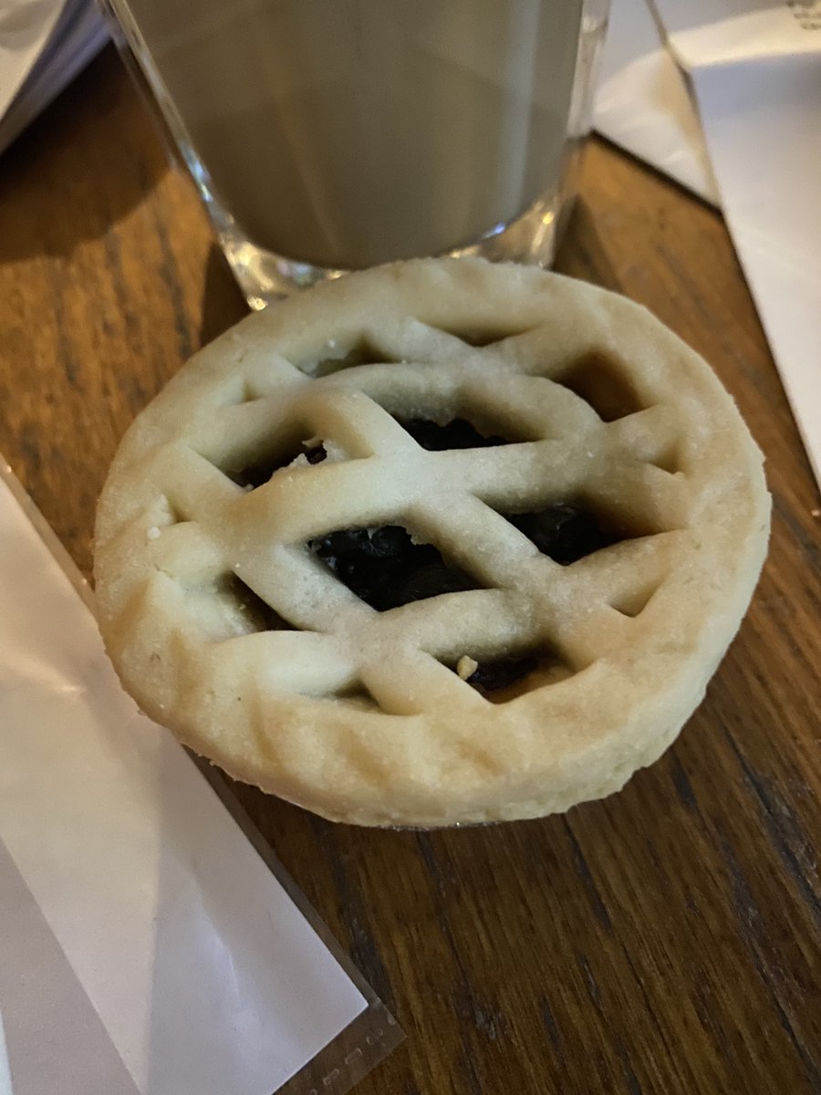 externallylaws's tweet photo. Things are so desperate I'm eating a Christmas mince tart. #nokitchen #renos https://t.co/00wEyn1ZO2