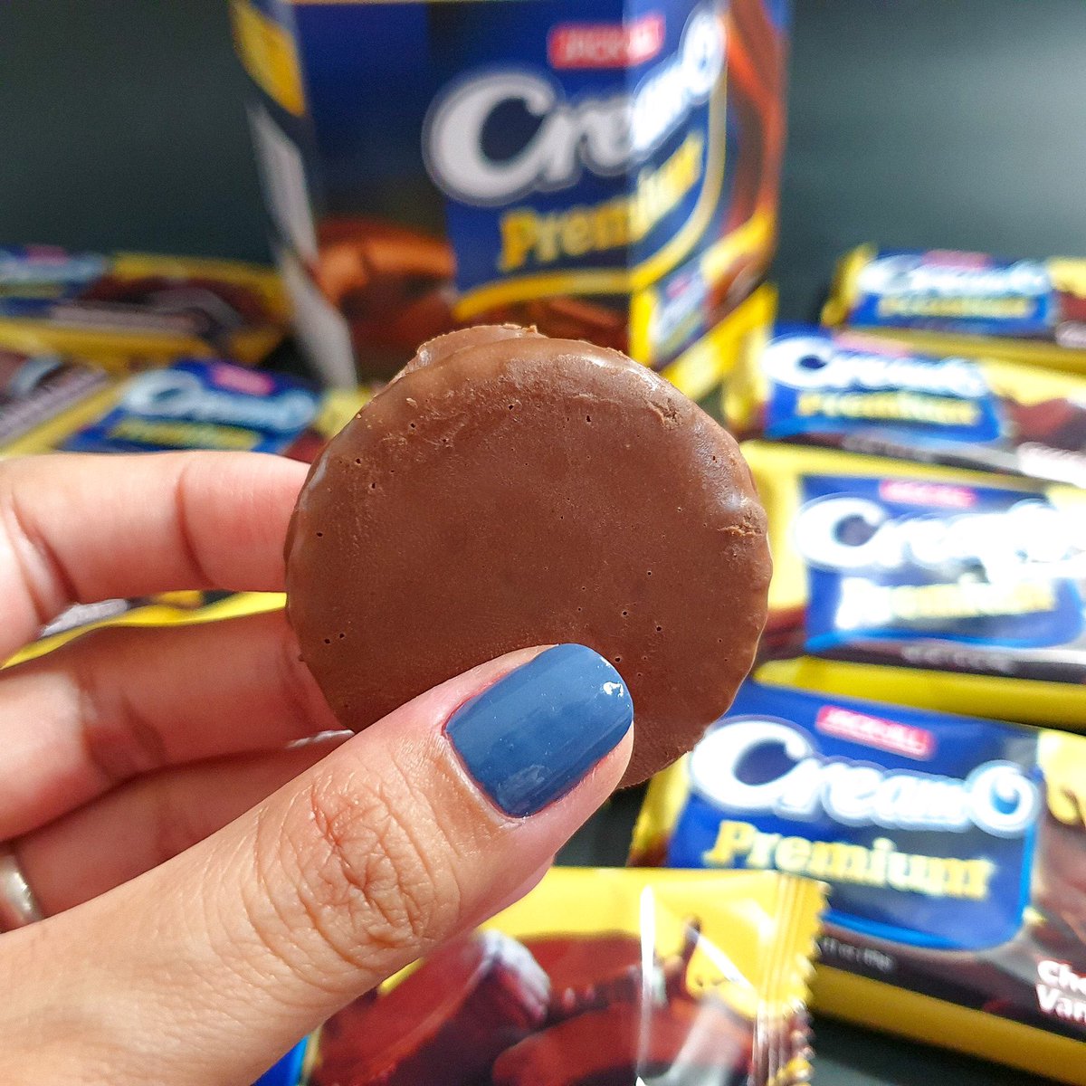SouthSnippets's tweet photo. Snippets of your nostalgic cookie.๐ช๐ซ Raise your hand if this is your personal favorite, Southies!๐๐ฝโโ๏ธ๐๐ฝ๐๐ฝโโ๏ธ
#SouthSnippets #SouthEats #CreamOPremium #CookiesPH #GoodVibesAlways https://t.co/GrGtVhVlvK