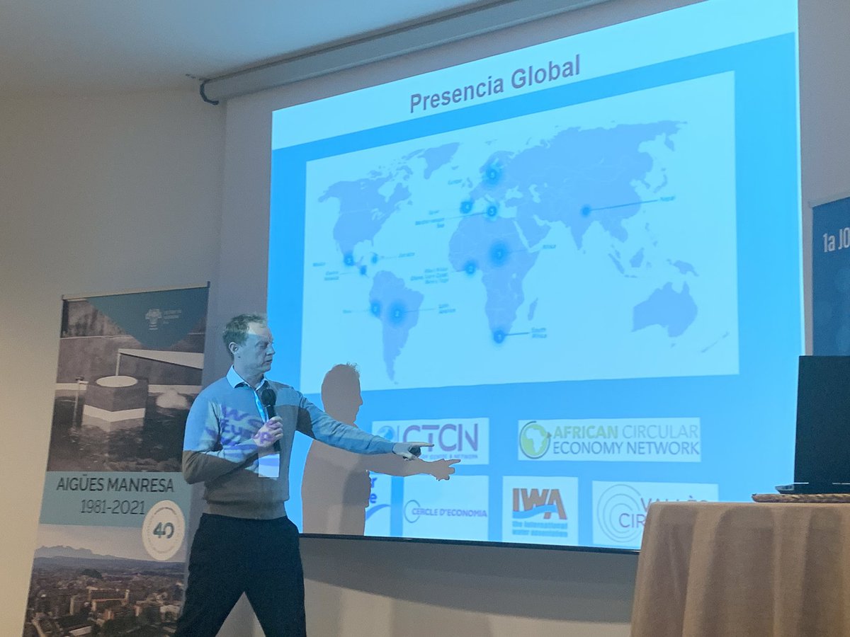 Gran presentació de <a href="/Dawieis/">David Smith</a> de @WEandB primer preguntant si el sector estava preparat per la pandèmia i explicant perquè som part de la solució, des de la innovació social, de negoci, a la creació de xarxes i connexions entre diversos actors com una gran oportunitat a futur.