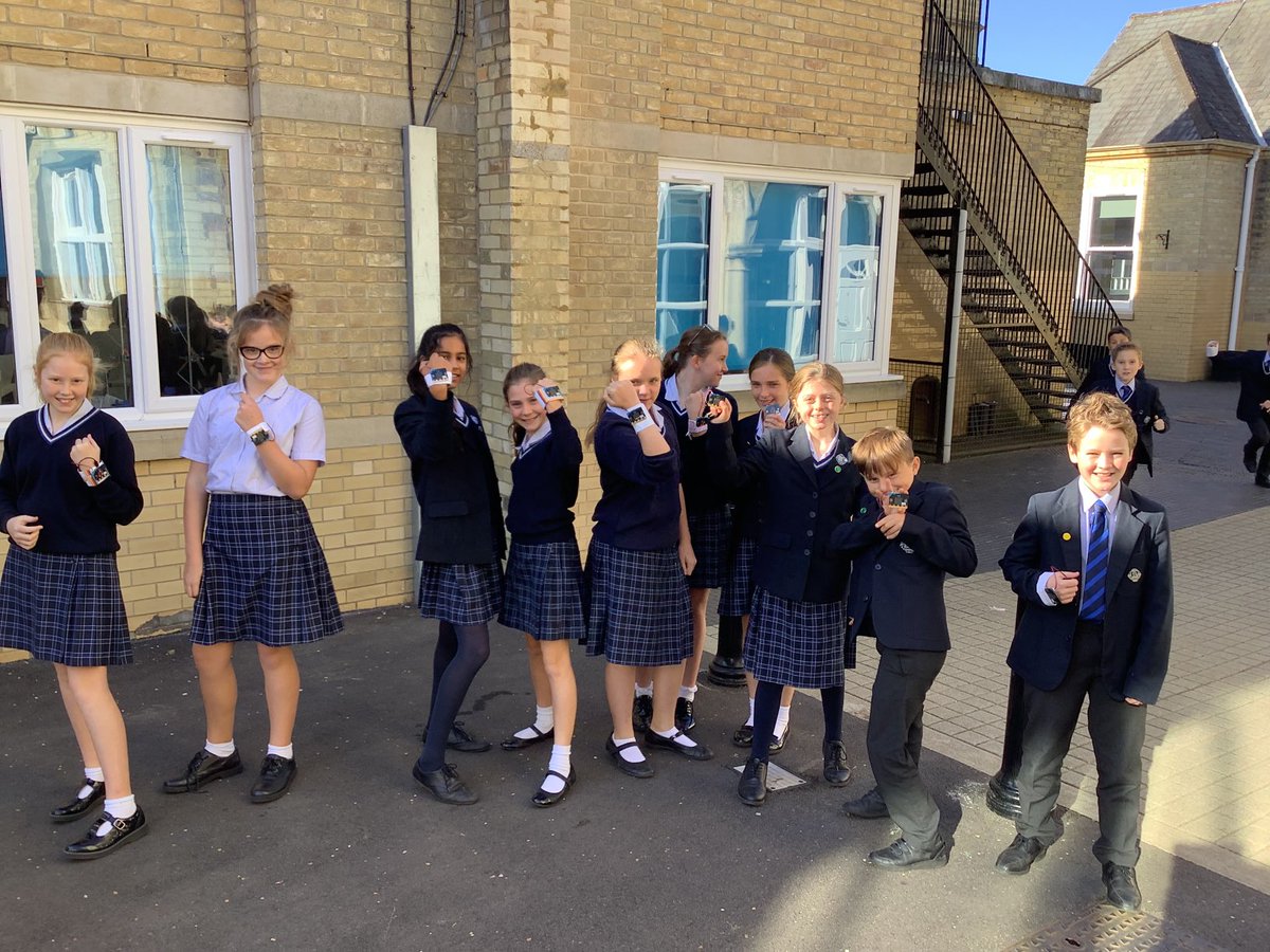 DunottarCompSci's tweet image. Lively microbit session today making fitness trackers with Year 7’s. How many steps does it take to lap the mansion block…#teamwork #microbit  ⁦@microbit_edu⁩