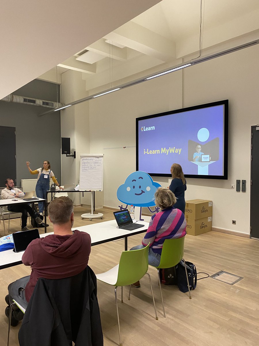 iLearn_VL's tweet photo. In de eerste i-Learn workshop leren de deelnemers lesgeven op maat met i-Learn MyWay. #digiwijs https://t.co/zjnq9R57lK