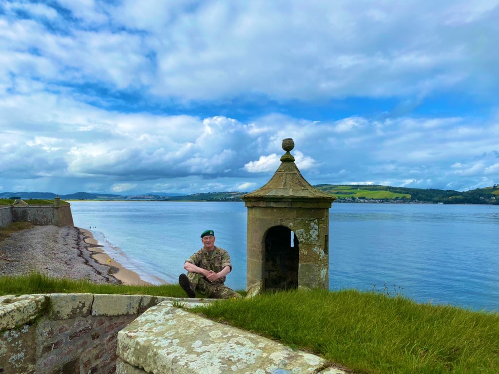 AlastairBruce_'s tweet photo. @theluthier63 @CraigYarrow1 @AcSgtMaj_RMAS @RMASandhurst @ArmyinScotland @BritishArmy @scots_guards @ArmyComdtRMAS @RMASTrust @Army_Leadership I have an inbuilt inability to shape beret well. But I am keen to improve this new one. Actually, think I did better shaping my @5MIBn Honorary Colonel one … #WaitOut https://t.co/w13aDIRhIZ