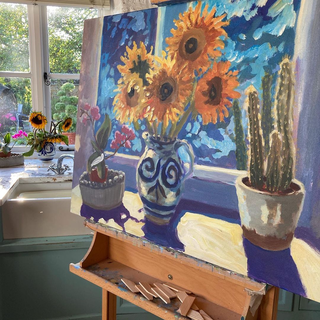 lucypratt_art's tweet photo. In between the rain there was wonderful light, just in time to finish this Sunflower window scene. Flowers were only just hanging in there, filling the kitchen with fruit flies much to everyone’s annoyance!🤨 #mywindowsill #sunflowers #orchids #cactus #art https://t.co/cwUpBzyyMP https://t.co/TNfugV9Zqa