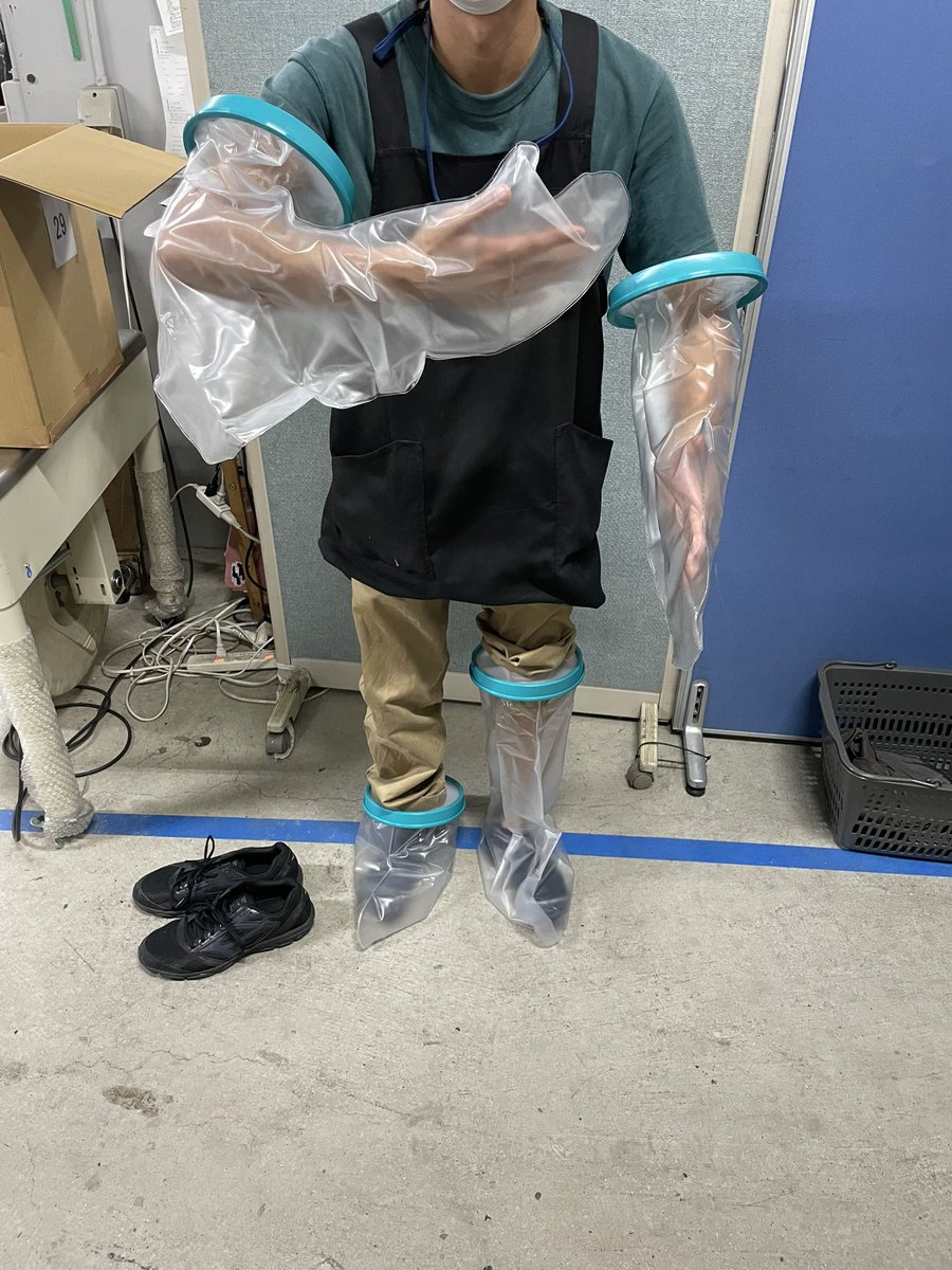 この商品は
ギプスカバーでした。

手のショートとロング
足のショートとロングの
4パターンあります。

ギプスカバーの用途以外にも使えそうですね。

使い方はお客様次第

こちらの商品はキンブルみよし店にあります。