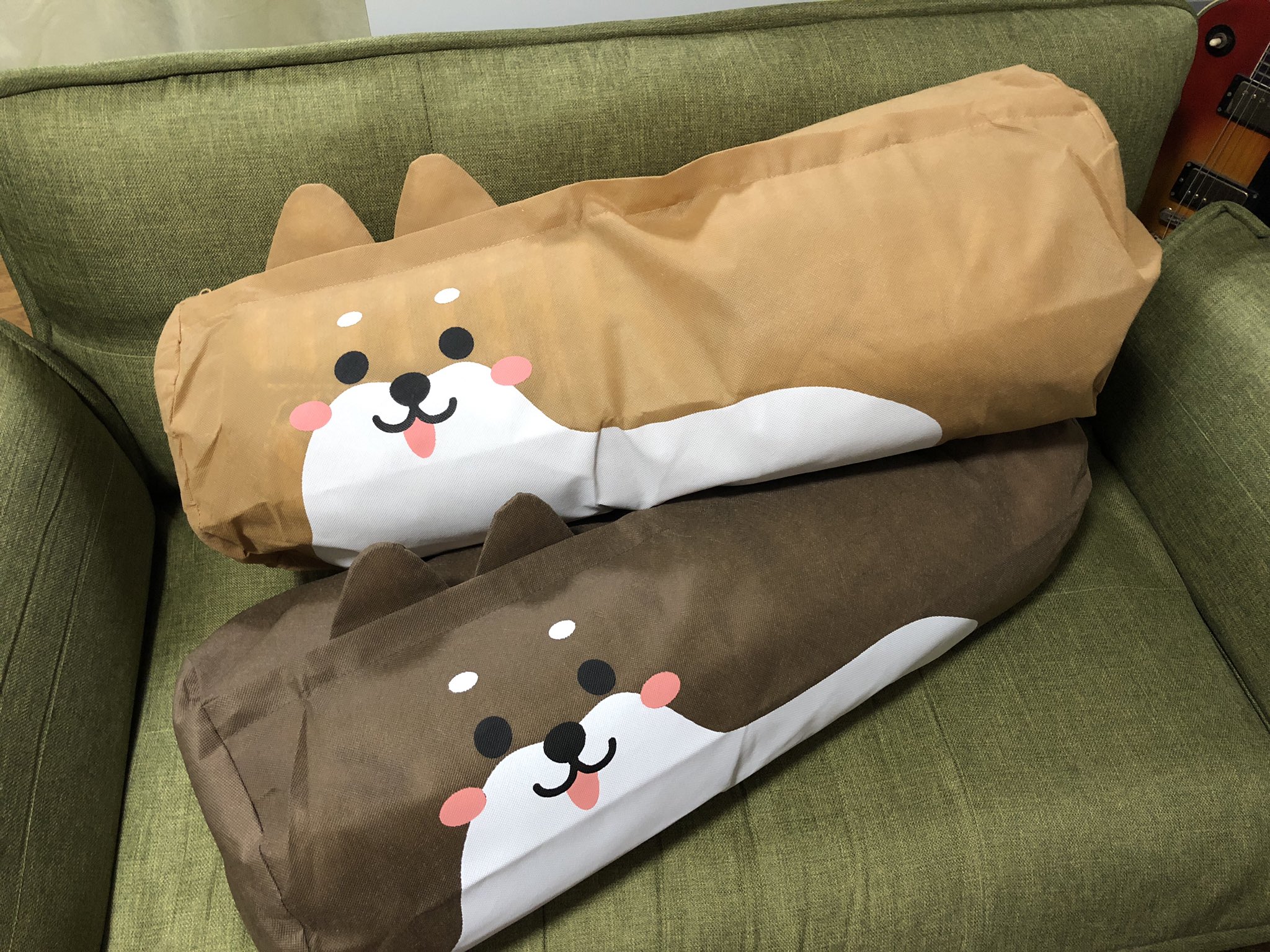 小野大地 ダイソーで買った布団収納袋 クッションにもなって一石二鳥です でもこれから寒くなってくるので すぐに毛布を取り出す事になるでしょう クッションはぺちゃわんこになるでしょう T Co Orucbvr27b Twitter